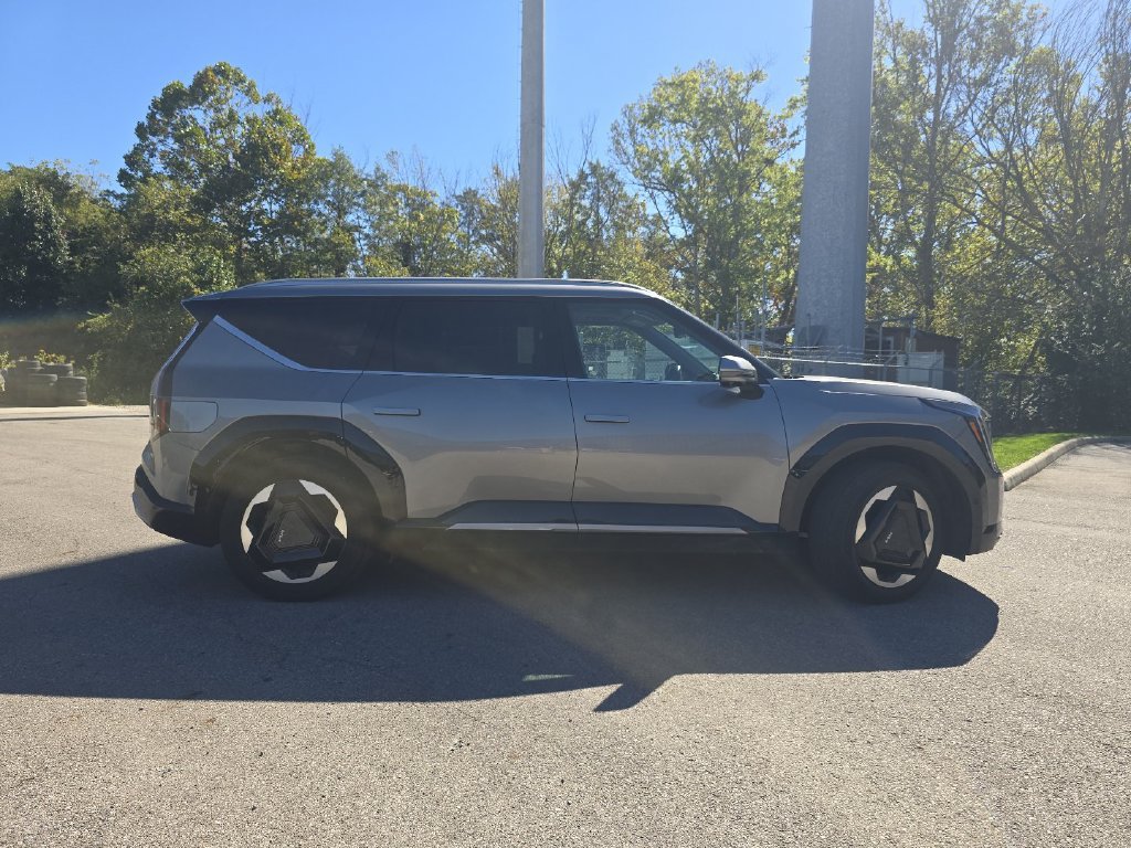Used 2024 Kia EV9 Land AWD/4WD image 17
