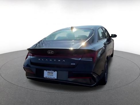 Used 2025 Hyundai Elantra Limited image 14