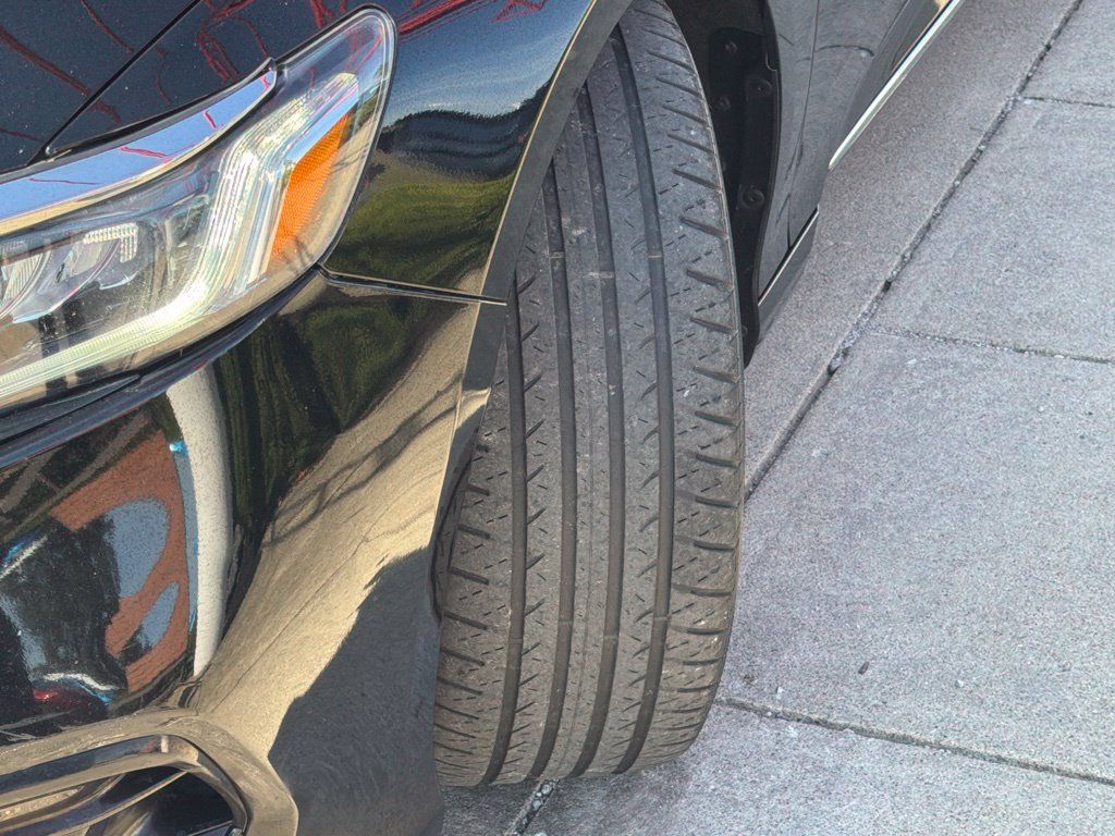 Used 2018 Honda Accord Touring image 10