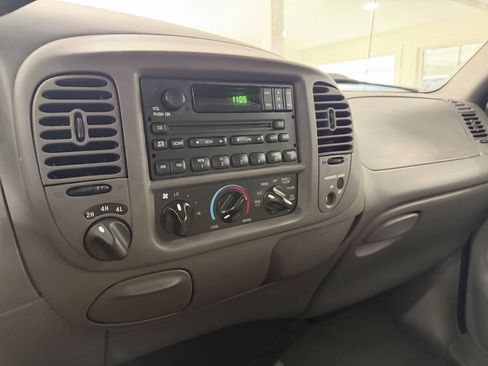 Used 2002 Ford F150 XLT AWD/4WD image 26