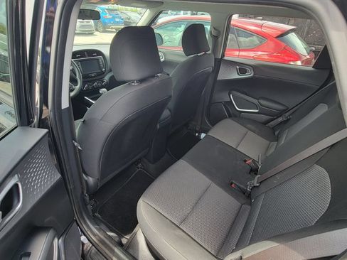 Used 2020 Kia Soul LX FWD image 10