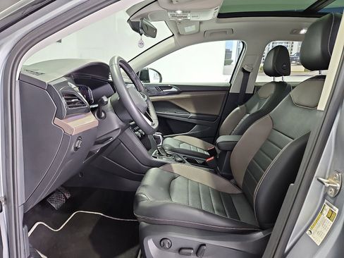 Certified 2023 Volkswagen Taos SEL AWD/4WD image 10