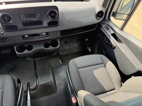 Used 2019 Mercedes-Benz Sprinter 144 image 12