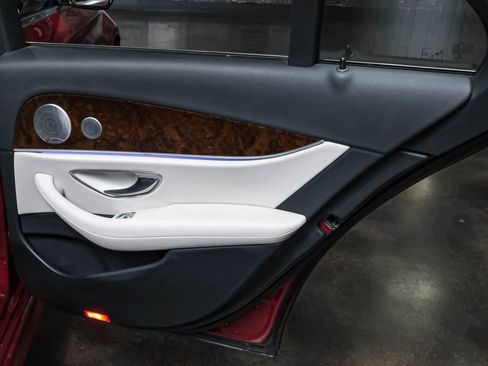 Used 2019 Mercedes-Benz E 300 4MATIC image 49