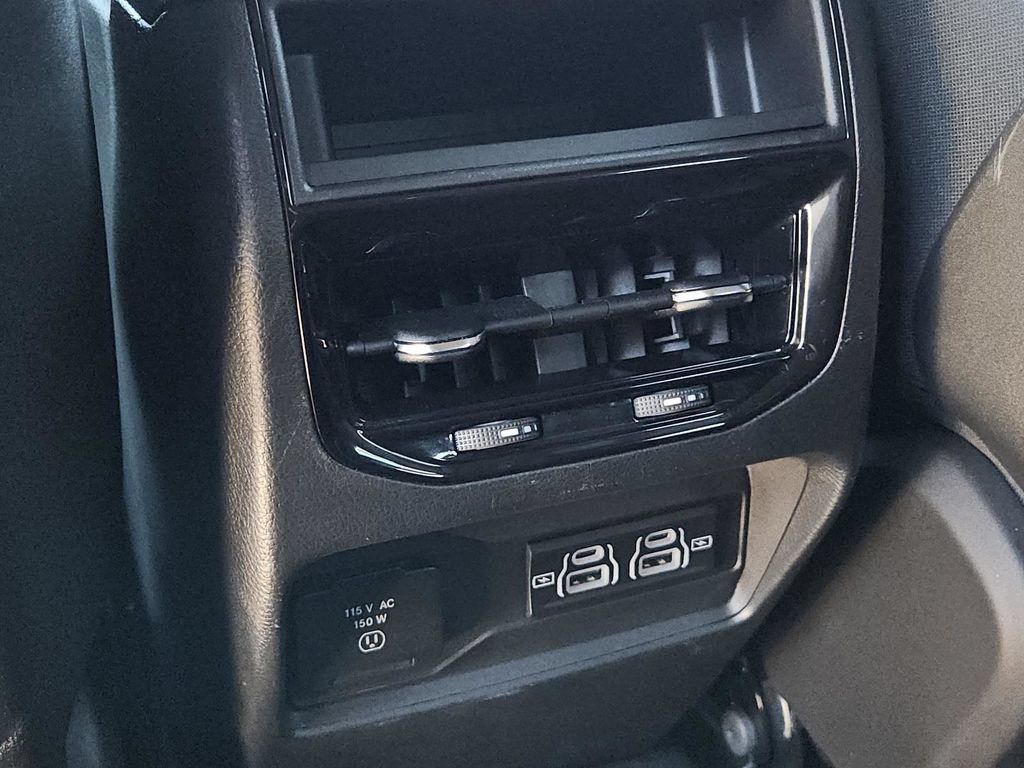 Used 2025 Jeep Grand Cherokee Altitude AWD/4WD image 36