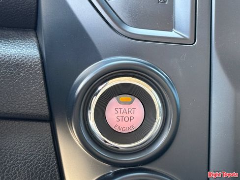 Used 2023 Nissan Titan SV AWD/4WD image 25