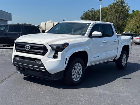 Used 2025 Toyota Tacoma SR5 RWD image 7