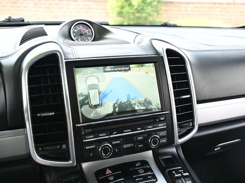 Used 2015 Porsche Cayenne Turbo AWD/4WD image 30