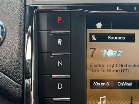 Used 2017 Lincoln Continental Premiere FWD image 24