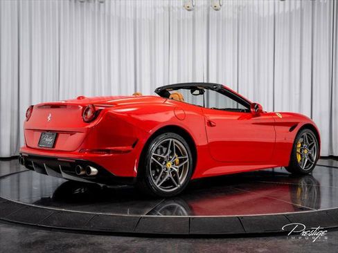 Used 2016 Ferrari California T RWD image 19