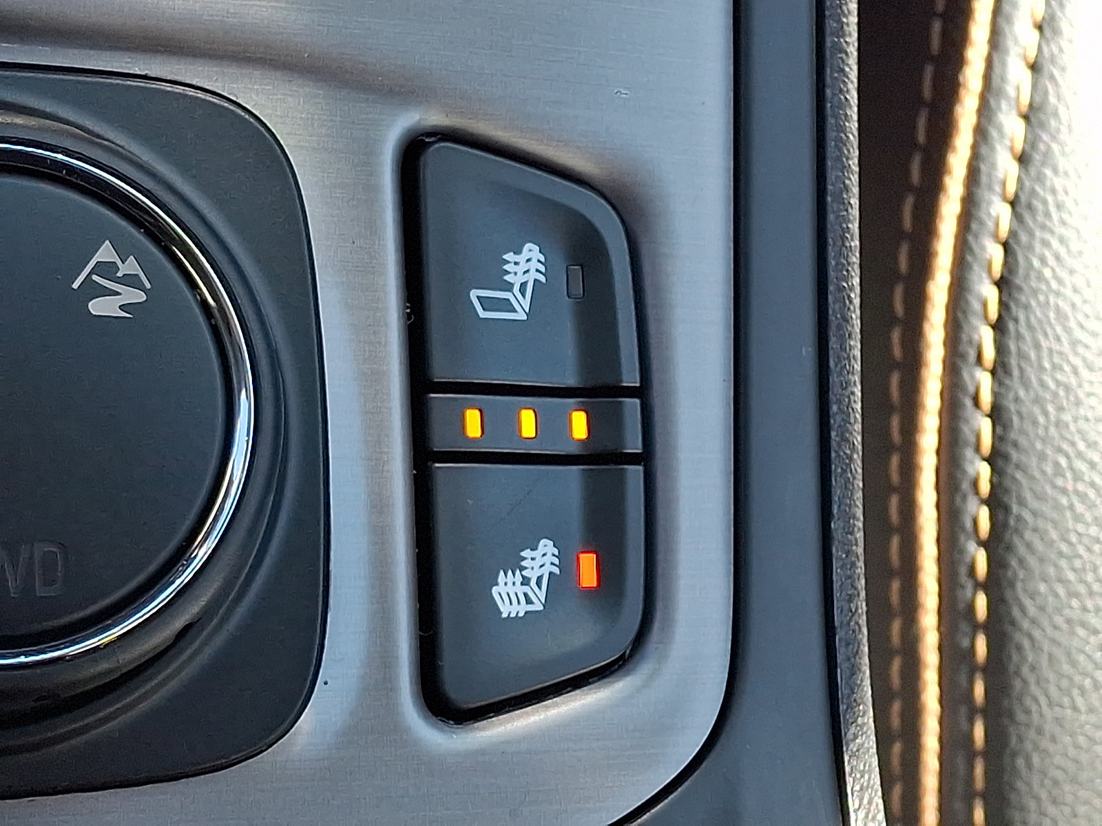 Certified 2023 GMC Terrain AT4 w/ Tech Package AWD/4WD image 25