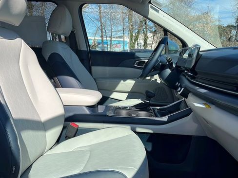 New 2026 Kia Carnival EX image 12