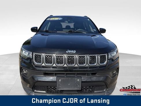 Used 2024 Jeep Compass Latitude AWD/4WD image 11