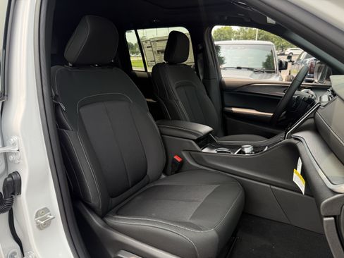 New 2026 Jeep Grand Cherokee Laredo X RWD image 33