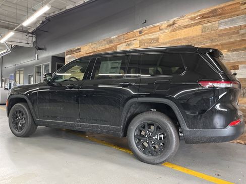 New 2025 Jeep Grand Cherokee L Altitude image 21