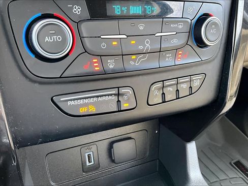 Used 2018 Ford Escape Titanium w/ Ford Safe & Smart Package image 34