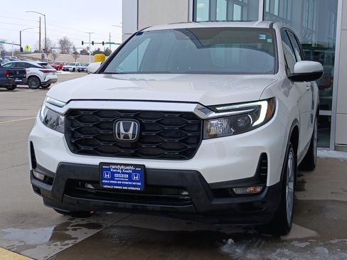Used 2025 Honda Passport EX-L image 3
