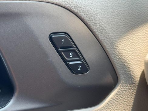 Used 2023 Chrysler Pacifica Touring-L FWD image 19