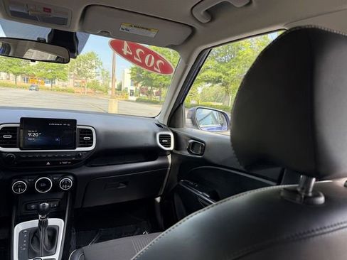 Used 2024 Hyundai Venue Limited FWD image 37