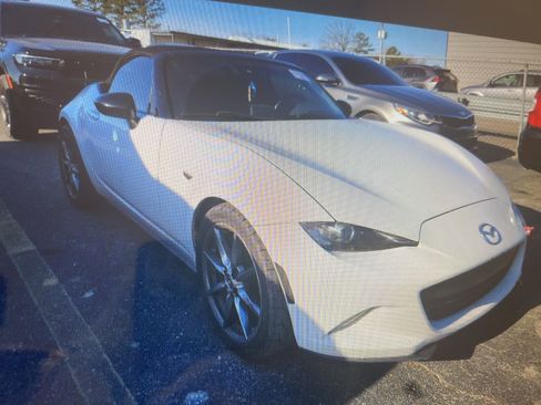 Used 2020 MAZDA MX-5 Miata Sport image 6