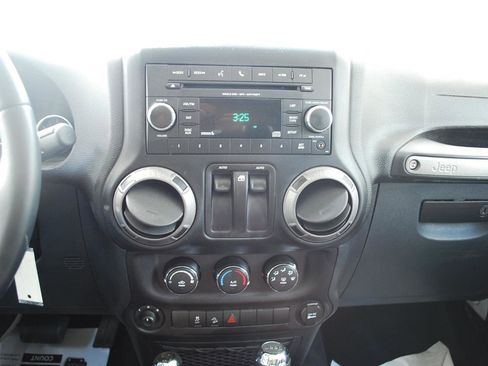 Used 2016 Jeep Wrangler Sport w/ Quick Order Package 24S AWD/4WD image 7