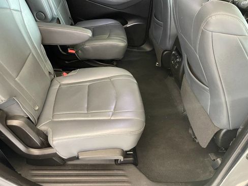 Used 2019 Buick Enclave Essence image 28