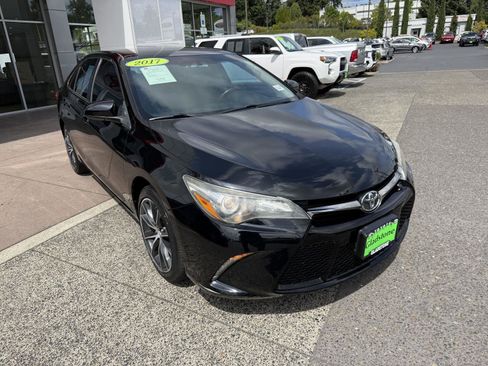Used 2017 Toyota Camry XSE FWD image 9