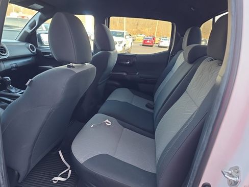 Used 2022 Toyota Tacoma TRD Off-Road image 14