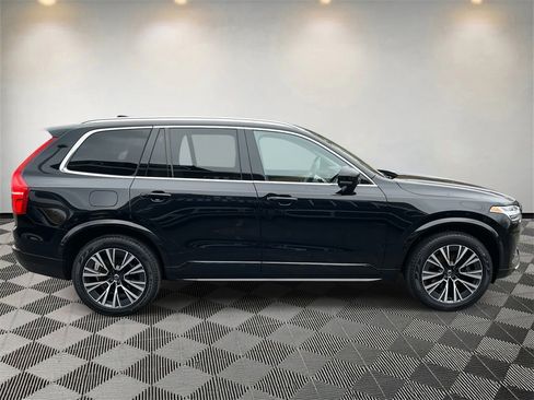 Used 2022 Volvo XC90 T6 Momentum w/ Climate Package image 2