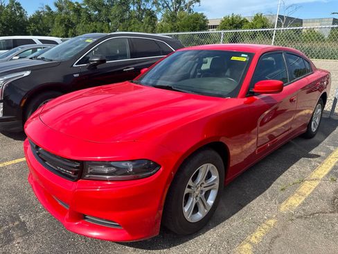 Used 2021 Dodge Charger SXT w/ Leather Interior Group RWD image 16