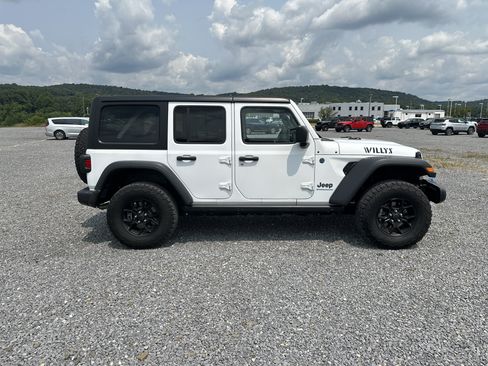 Used 2024 Jeep Wrangler Unlimited AWD/4WD image 6