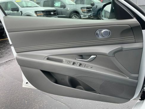 Used 2025 Hyundai Elantra SEL image 50