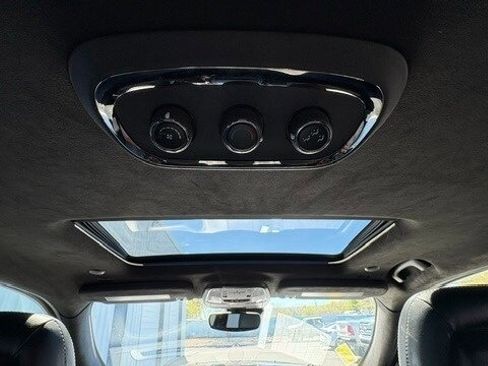 Used 2018 Dodge Durango SRT w/ SRT Interior Appearance Group image 40