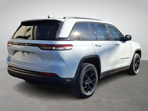 Certified 2024 Jeep Grand Cherokee Altitude image 6