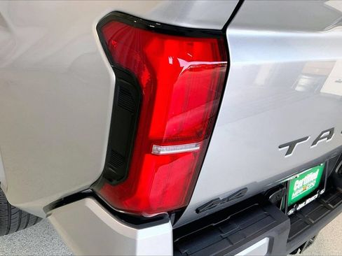 Used 2025 Toyota Tacoma SR5 AWD/4WD image 29