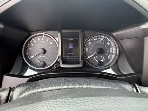 Used 2019 Toyota Tacoma TRD Off-Road image 16