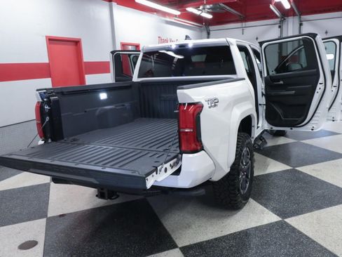 Used 2025 Toyota Tacoma TRD Sport AWD/4WD image 23