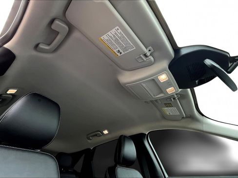 Used 2023 Ford Escape SE w/ PHEV Premium Package image 29