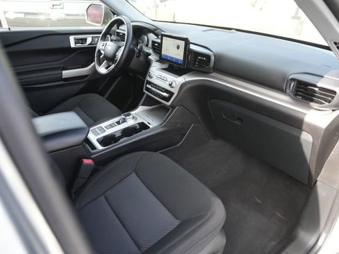 Used 2024 Ford Explorer XLT image 19