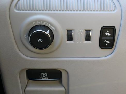 Used 2023 Jeep Grand Wagoneer L Series II w/ Premium Group II image 17