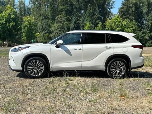 Used 2020 Toyota Highlander Platinum AWD/4WD image 6