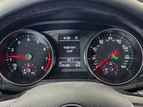 Used 2017 Volkswagen Passat 1.8T R-Line w/ R-Line Lighting Package FWD image 12