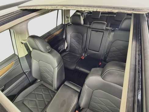 Used 2024 Volkswagen Atlas SE w/ Panoramic Sunroof Package FWD image 17
