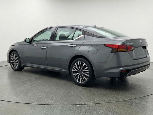 Used 2025 Nissan Altima 2.5 SV FWD image 6