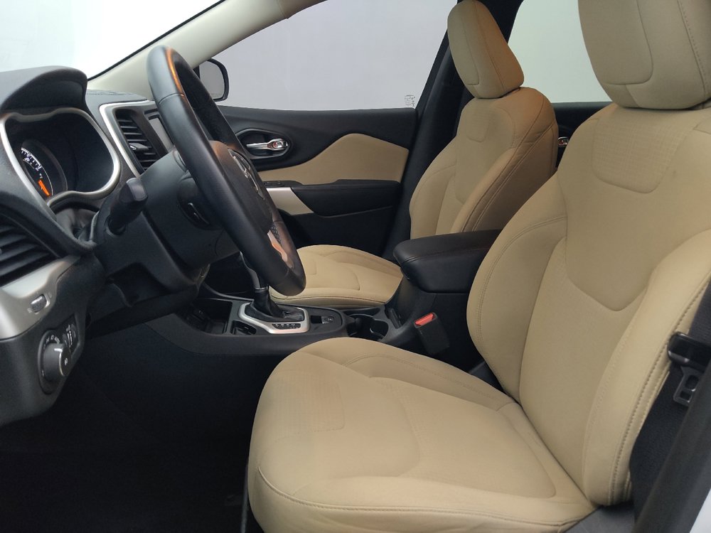 Used 2017 Jeep Cherokee Latitude FWD image 17
