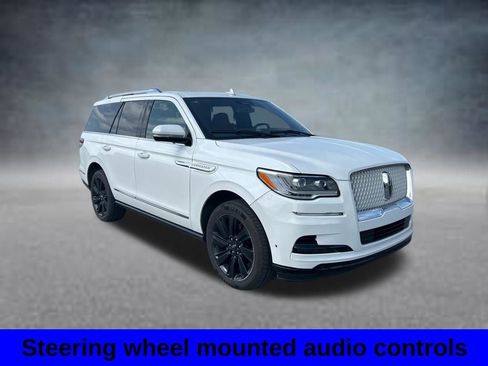 Used 2023 Lincoln Navigator Reserve AWD/4WD image 7