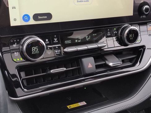 Used 2023 Toyota Highlander Platinum image 30