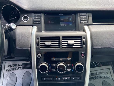 Used 2018 Land Rover Discovery Sport SE image 13