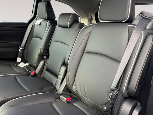 New 2026 Honda Odyssey Touring image 13