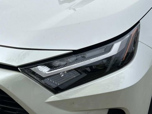 Used 2022 Toyota RAV4 XLE Premium AWD/4WD image 8